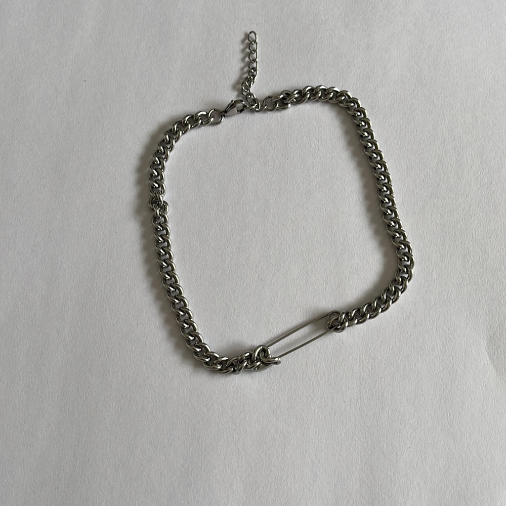 brandy melville safety pin choker